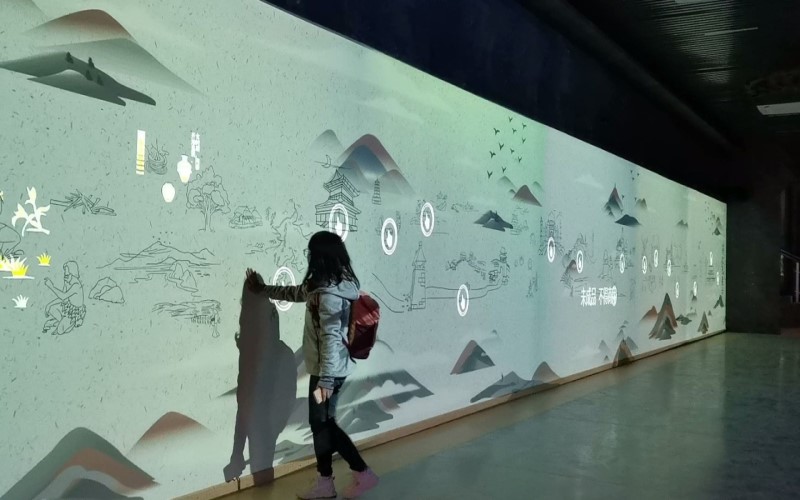 墻面投影互動(dòng)系統(tǒng)-蘇州好奇數(shù)字科技有限公司