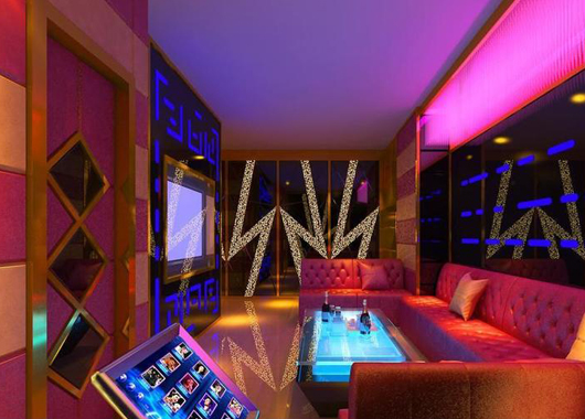 雙屏聯(lián)動在酒吧、ktv的應(yīng)用-好奇數(shù)字科技