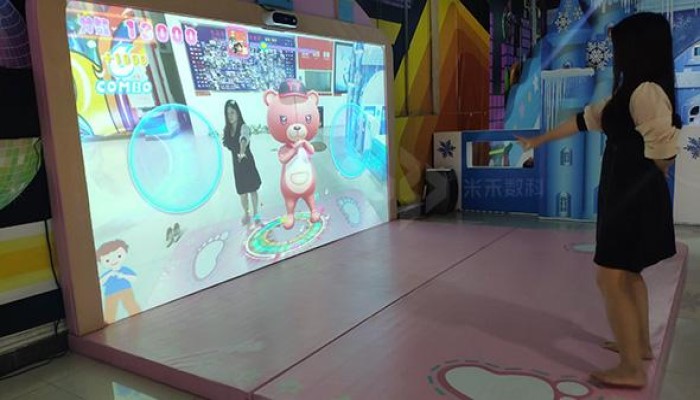 體感互動拍照系統(tǒng)-蘇州好奇數(shù)字科技.jpg