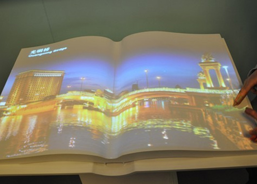 電?翻書、空中翻書、感應(yīng)翻書、互動翻書、虛擬翻書在汽車官、婚紗影樓等商業(yè)場所的應(yīng)用場景
